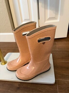 Bogs Boots Youth Peach Glitter Rain Boots - Easy-On Handle, Size 1